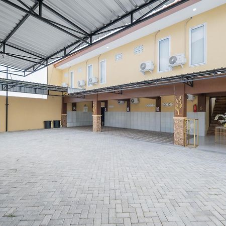 Hotel Reddoorz Syariah Near Rsud Dr Iskak Tulungagung Kedungwaru Esterno foto