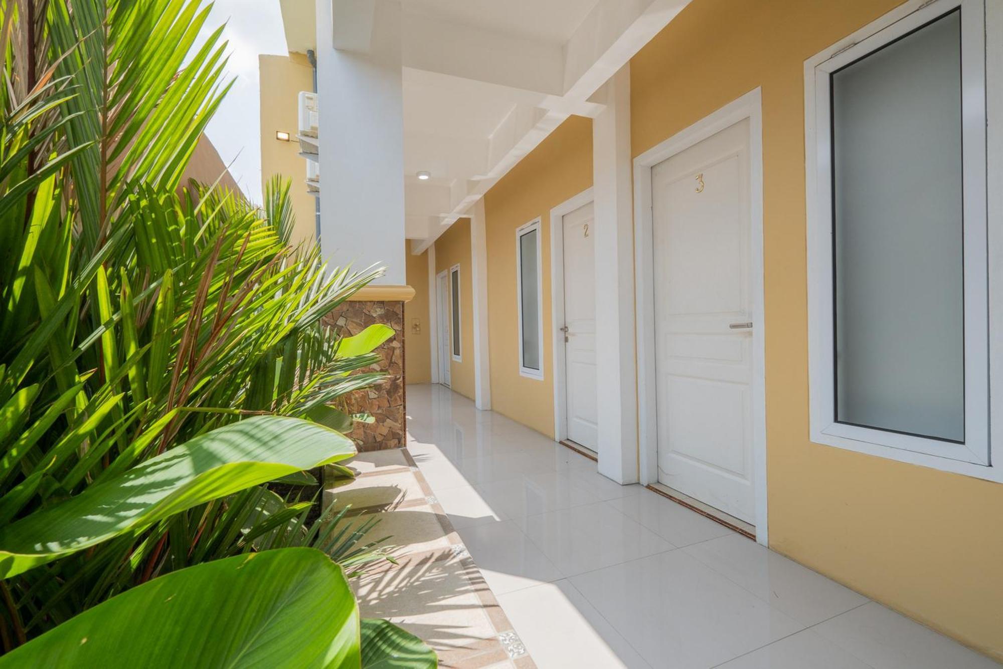 Hotel Reddoorz Syariah Near Rsud Dr Iskak Tulungagung Kedungwaru Esterno foto