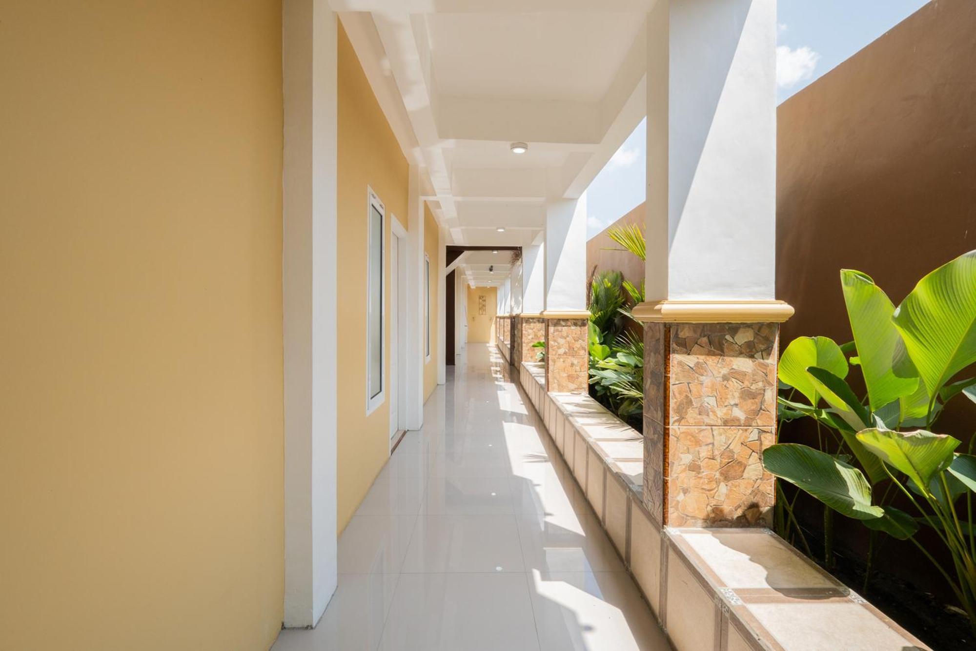 Hotel Reddoorz Syariah Near Rsud Dr Iskak Tulungagung Kedungwaru Esterno foto
