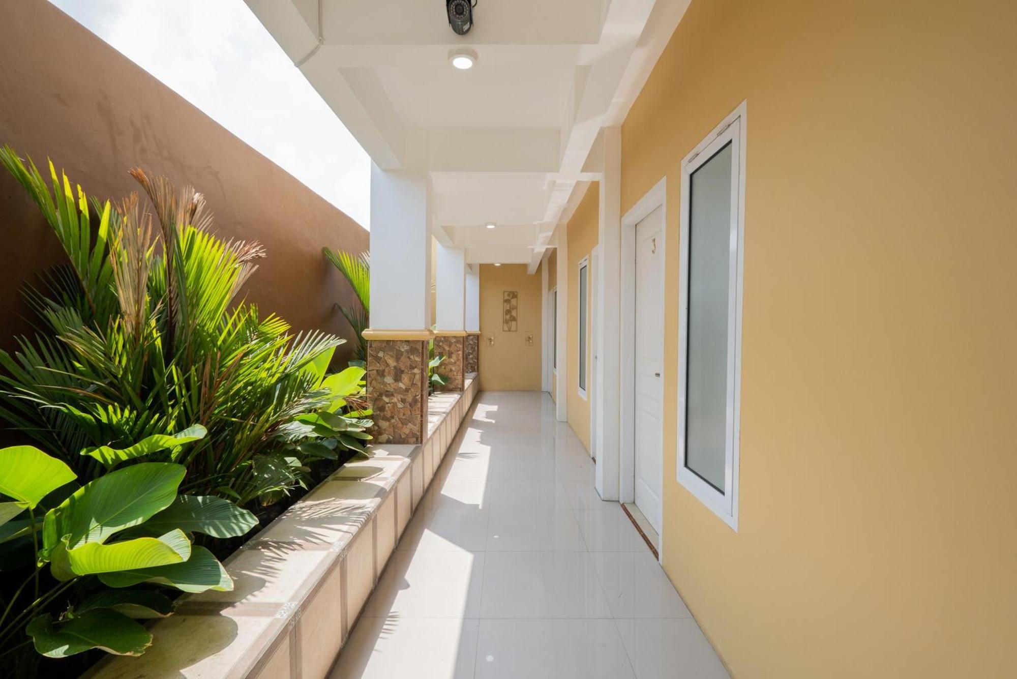 Hotel Reddoorz Syariah Near Rsud Dr Iskak Tulungagung Kedungwaru Esterno foto