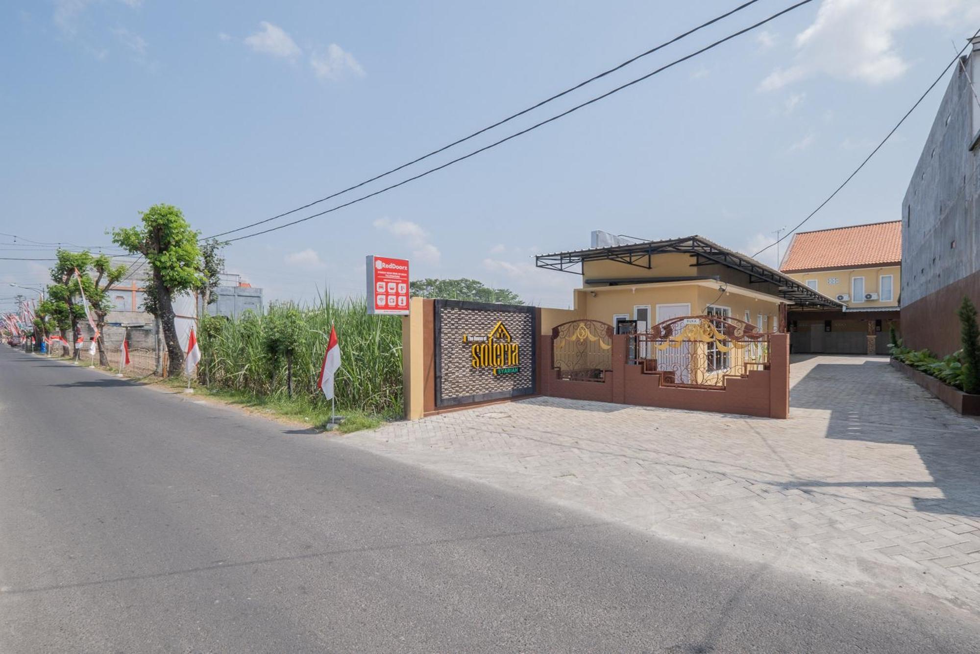 Hotel Reddoorz Syariah Near Rsud Dr Iskak Tulungagung Kedungwaru Esterno foto