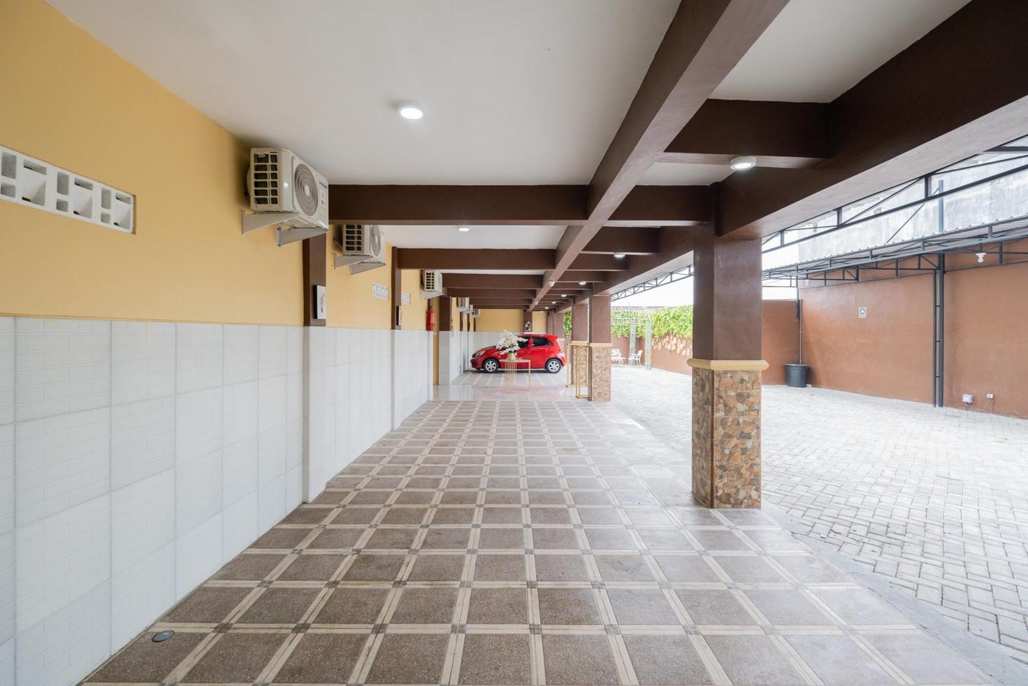Hotel Reddoorz Syariah Near Rsud Dr Iskak Tulungagung Kedungwaru Esterno foto