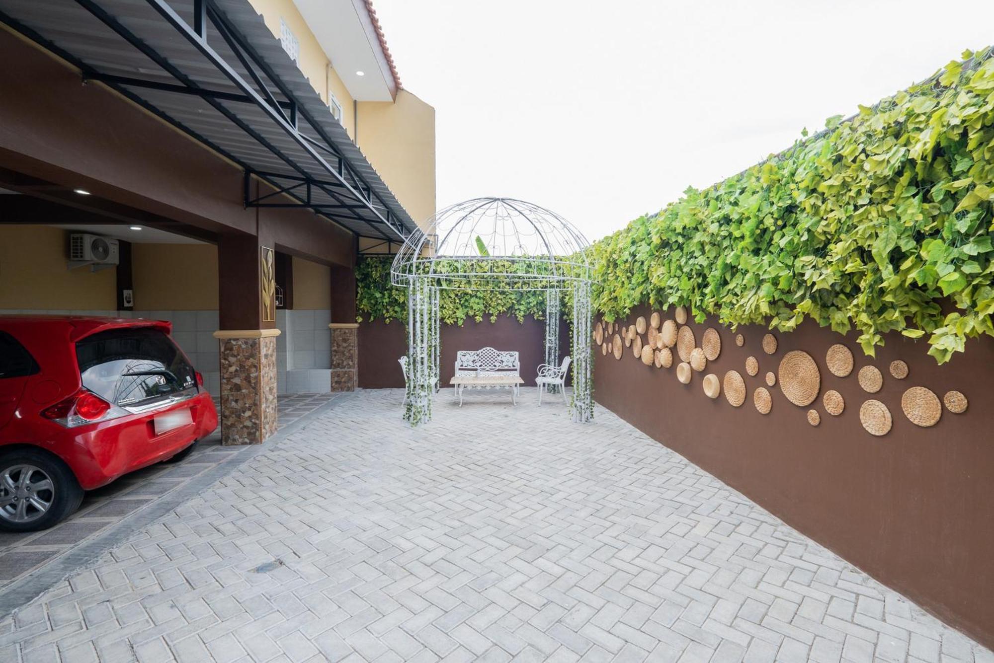 Hotel Reddoorz Syariah Near Rsud Dr Iskak Tulungagung Kedungwaru Esterno foto